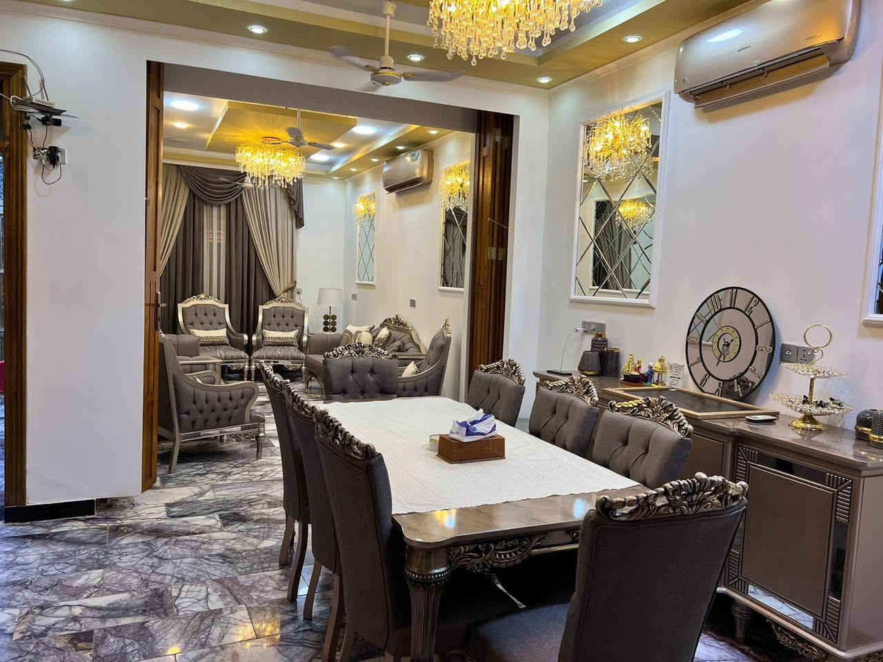 السلام عليكم  ... للبيع...للبيع
الدار للبيع بغداد/الدورة/حي دجلة زراعي سند 25 تم إجراء كشف من قبل دائرة البلدية لتحويل جنس العقار من زراعي إلى طابو ....
مساحة 100 متر الواجهه 6 وربع نزال 16 ركن على شارعين شارع 15 متر وشارع 10 متر طابقين بناء درجة اولى أرضية مرمر للاستفسار الاتصال على رقم الهاتف (***********)
