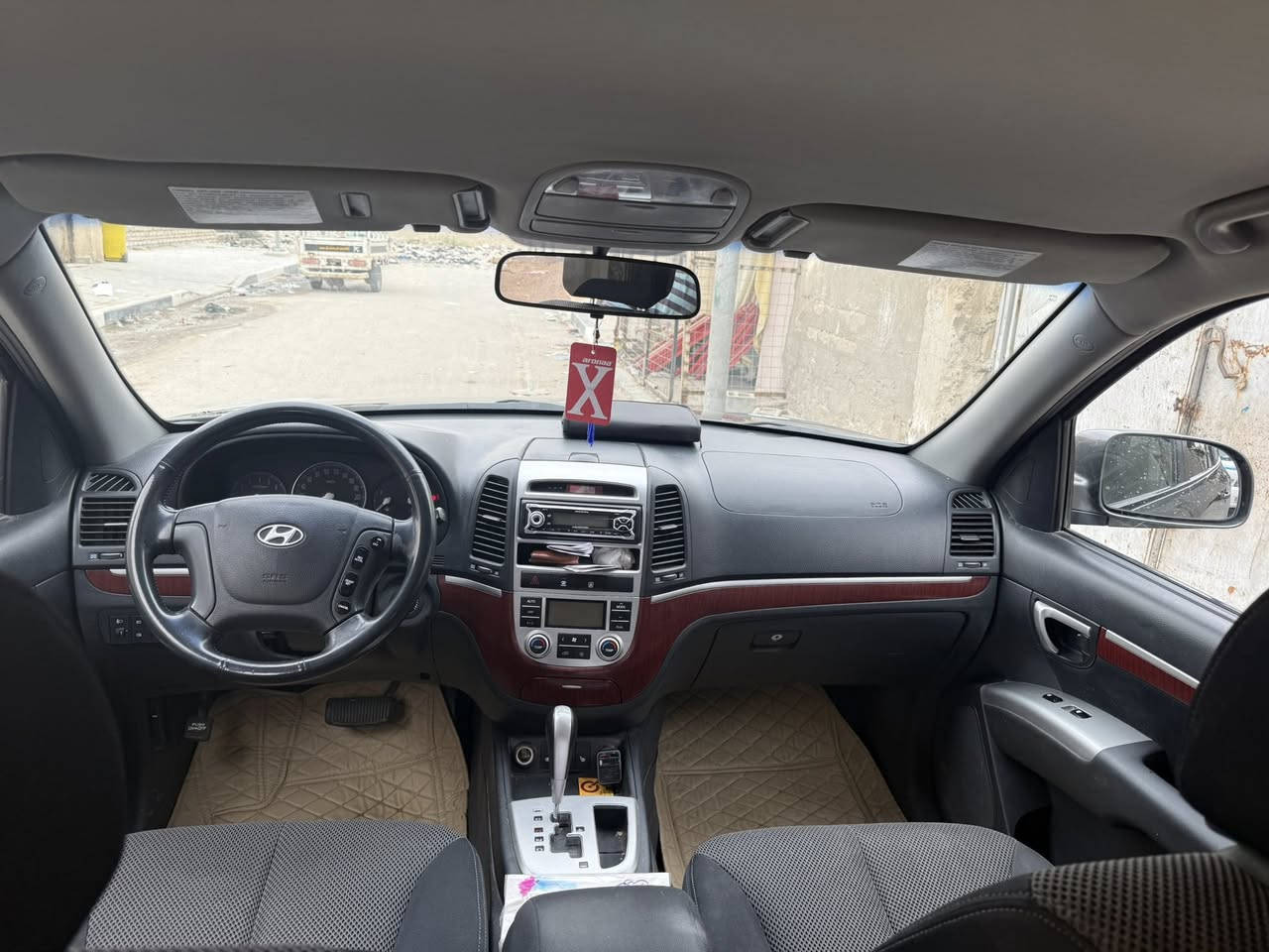 سلام عليكم سنتافي ٢٠٠٩ أدوات ادوات مكفوله من الكص والضربه والتبديل والسرقه والعشاير سياره جديده كير مكينه بلشرط مكاني بصره خمسه ميل سعرهه ٨٠وبيهه مجال قليل ***********
