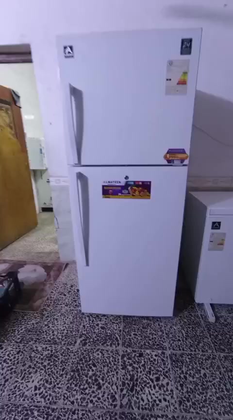 ثلاجة للبيع شركة المتين استخدام سنتين اي ضرر للبيع السعر
الحجم 20قدم للاستفسار ***********
