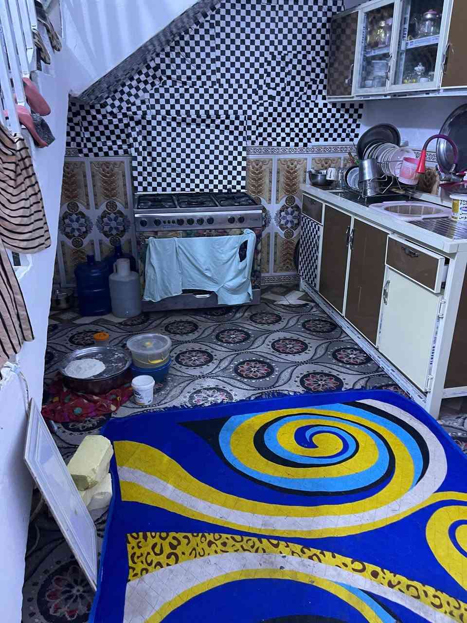 السلام عليكم بيت للبيع الموقع بلفتاحيه قرب محلات روؤف
مساحه 100متر السعر خاص ***********
