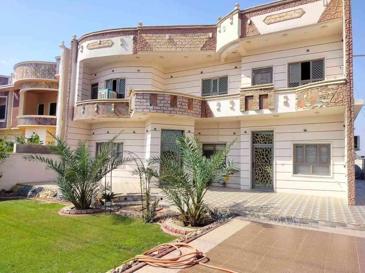 السلام عليكم بيت للبيع مساحة الأرض ٥٢٠ مساحه البناء 225 يبعد عن جامعة النبراس 400 متر 4غرف نوم ***********
