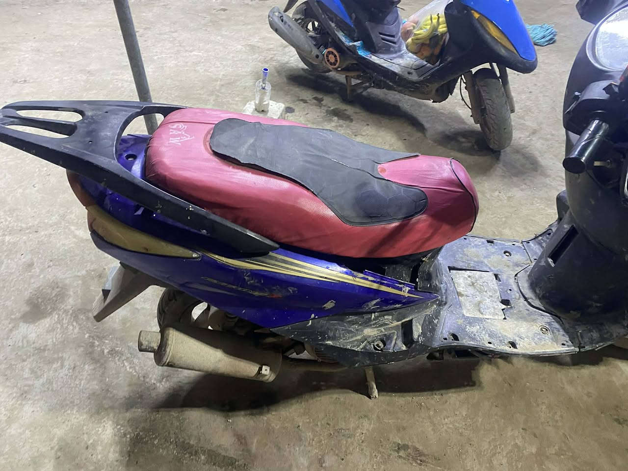 دراجه للبيع
دراجه يرادله ترتيب كامله شغاله نكره سلف بكل وكت دراجه حلو كامله ماكني شارع الطيار رقمي *********** السعر ١٢٥ وبيه مجال
