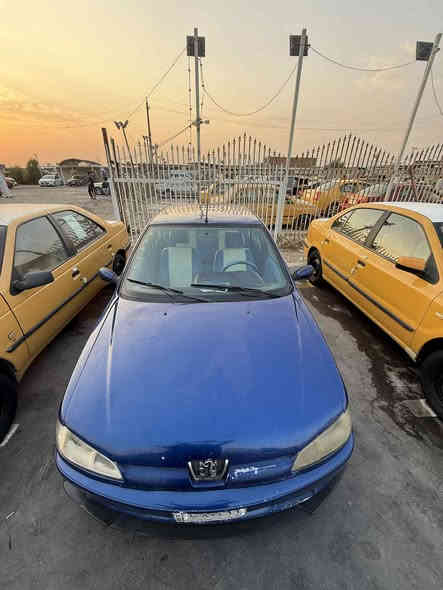 سلام عليكم بيجو فرنسي 306 
موديل 2002 مصبوغا عام 
تخم تاير جديد 
كير مكينه خير من الله 
كهربائيات كلها شغاله اشتير لايتات شاشه 
لايت زنون عالي 
حداديه 80‎%‎ 
السعر 39 وبيها مجال 
هـ*********** واتساب
