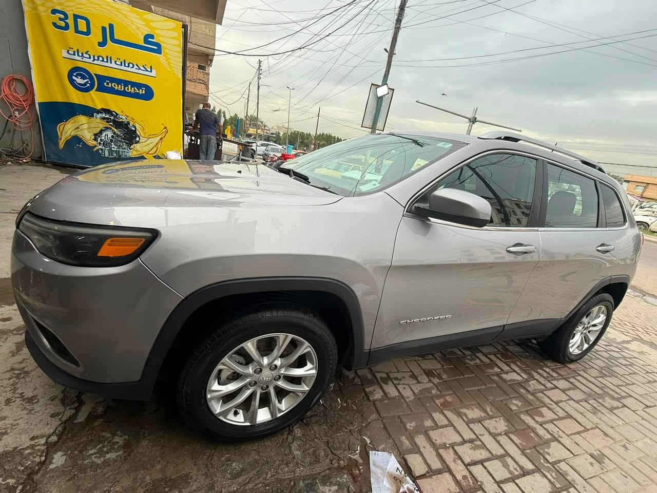السلام عليكم

للبيع جيب شيروكي  بزون استخدام شخصي ماشي 77 الف ميل         2019 رقم بغداد تحويل مباشر وارد امريكي حادث صبغ باب خلفي فقط كلشي عل بلاد بدنه راديترات فانات تبريد  باقي كفاله عامه صور حادث مرفقه بل نشر مواصفات كلش حلوه شاشه كامره دواخل مخمل بلاد لايت لد زنون بك لايت لد محرك 2400المرغوب مكفول باقي مواصفات معروفه بل جيب سياره جاهزه عل اخير مكاني بغداد سعر 138 وبيه مجال لشراي ***********
