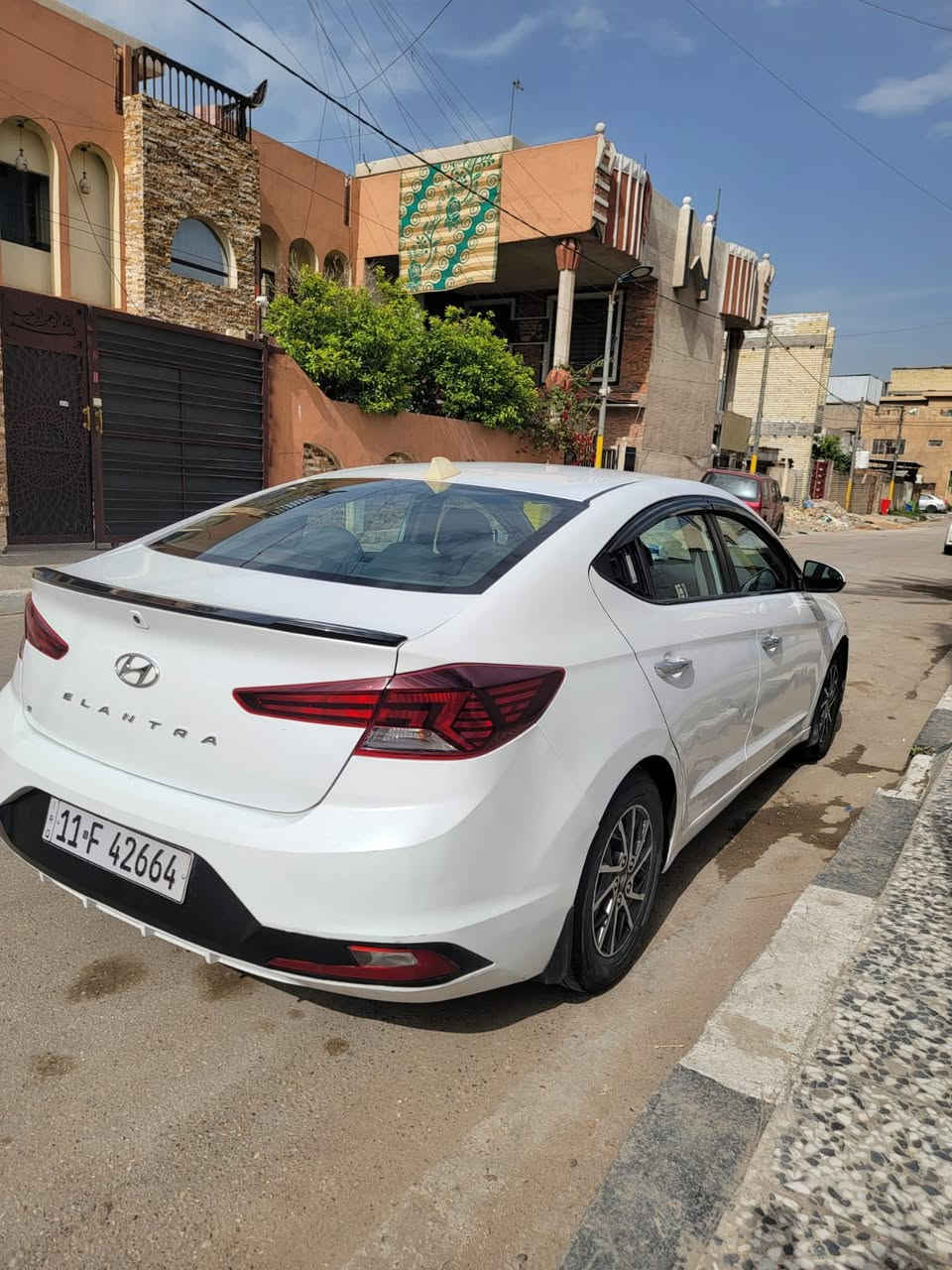 السلام عليكم النترا موديل 2019 للبيع او مراوس هم النترا بس الشكل الحديث او كورلا موديل 2021 وفوك لون بس المهم تكسي لون اصفر السياره حادثها من امريكا موضح بالصور بس البنيد وهنا بالعراق صار بيها صبغ قطعتين الجاملغات مال صفحة الصدر مواصفات السياره شاشه كامره تحكمات ستيرن لايت زنون وضعيات قياده كير مكينه خير من الله تبريد ثلج تخم تاير جديد السياره جاهزة من كلشي السعر 130 وبيها مجال بسيط رقم بغداد باسمي مكان السياره بغداد الشعلة حي الجوادين للاستفسار الرقم ***********
