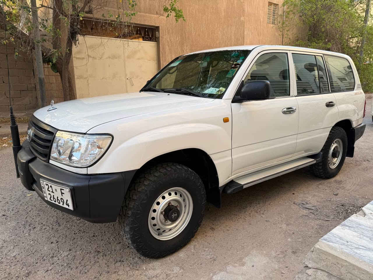لاندكروز مونيكا سلك 
2005اصل
مكفوله ضربه وكص وكلبه 
فقط مكانات صبغ..سونار موجود سنويه مامنتهيه شغال كلشي بيها 
المكان البصره 
السعر 175..
مبايل *********** البصرة, العراق
