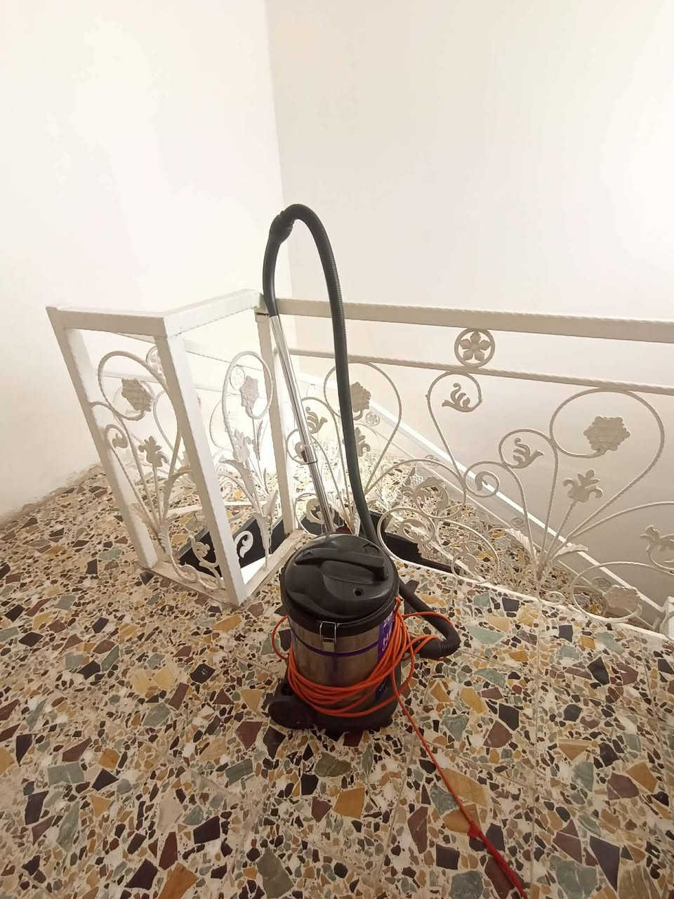 السلام عليكم اغراض بيت   للبيع
كنتور بابين نجارة نضيف كلش
طبلة وسطية ممستخدمة نضافه ١٠٠/١٠٠
مكنسة كهربائية ام السطلة مستخدمة نضيفة كلش
اوفن استخدام قليل نضيف كللش
كلمن وسعره
للأستفسار ع الأرقام
***********
***********
