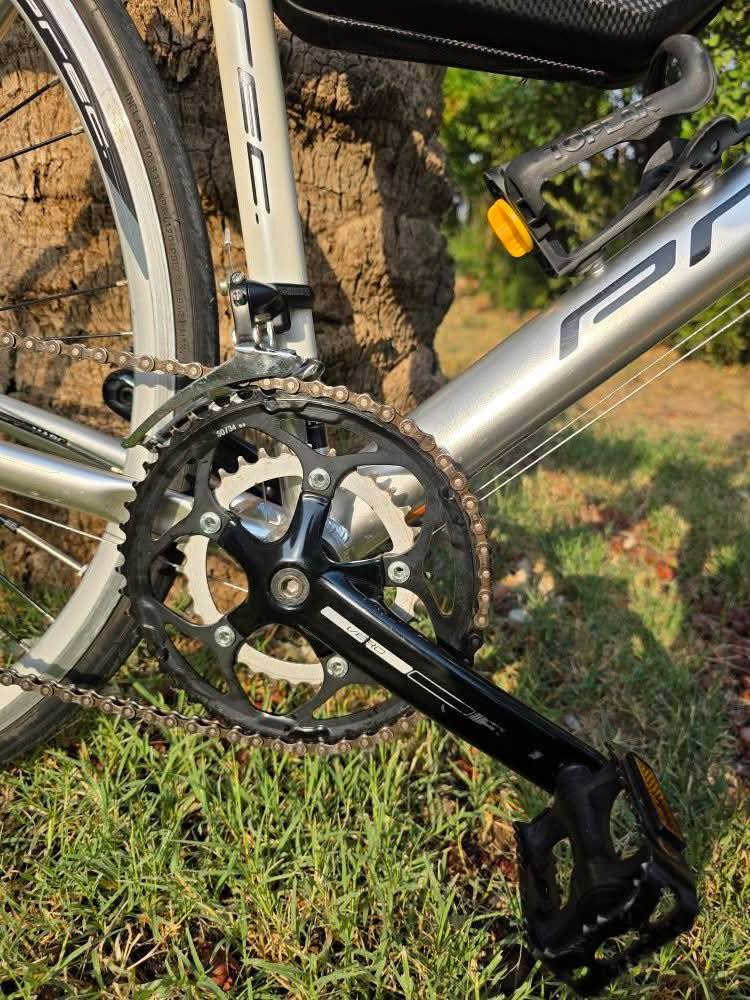 للبيع موديل
precision ovation ov-1
سستم شيمانو بالكامل
بدالات شيمانو 8×2 speed 
بطيخات shimano FH-2200 VIA
بدون صوت
بريكات TEKTRO امامي خلفي 
قياس الفريم L 500
الدراجة الالمنيوم جدا حلوة ونظيفة لون رصاصي ميتاليك 
السعر 225 قفل
للاستفسار خاص او على رقم ***********
