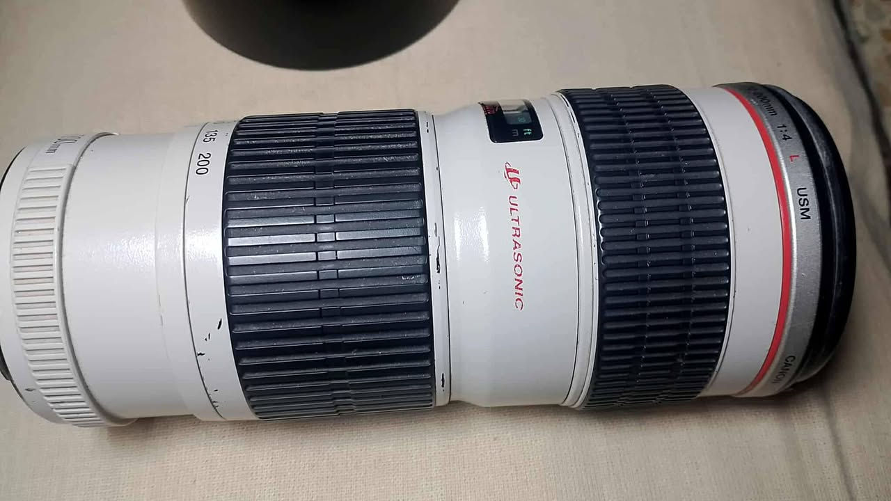 السلام عليكم
Canon EOS-1D X Mark II
الجيل الأحدث والأكثر تطور وتعتبر من أغلى كاميرات DSLR الاحترافية
الرياضية مال الملاعب غنيه عن التعريف مصورين الدوري العراقي يعرفونها شنو من مواصفات بيها 
الملحقات عدسة فتحه F4 .200.70 
فلاش كودوكس 
جنطه مقسمه+ عده تنظيف+ستاند أحادي+ كادريتر نقل صور 
رام 16 سانديسك + كرسي ستول 
السعر 25 ورقه وبيها مجال للشراي 
العنوان بغداد النهروان شارع الشمري 
***********
