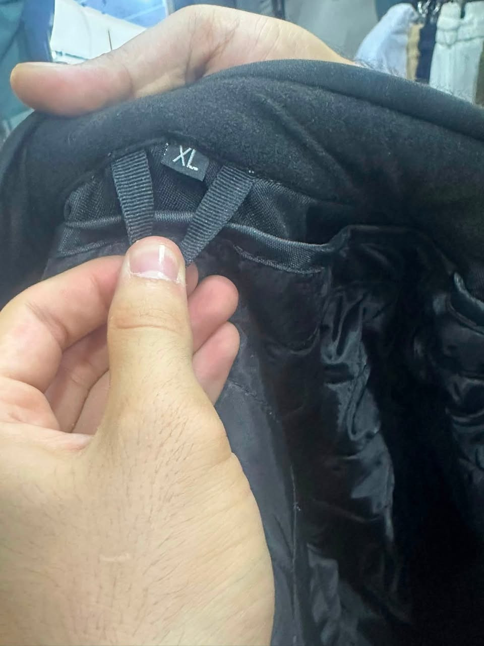 سلام عليكم قمصله مال دلفريه قياس XL ماركة باله أوربي اصليه سعر 100وبيها مجال بسيط ***********
