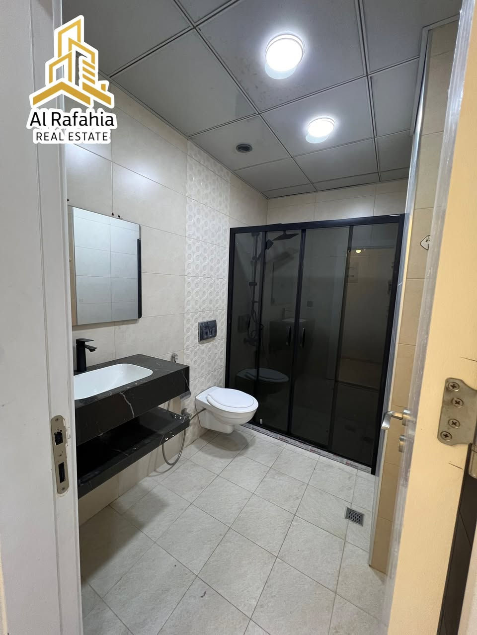 شقة للبيع
شقة غرفتين و صالة 
مساحة 109 متر 
بيها واجيهتين 
مطبخ منفصل 
في مجمع لايف تاورز  بالمربع الذهبي اربيل
عقارات الرفاهية
للاستفسار : 
***********
