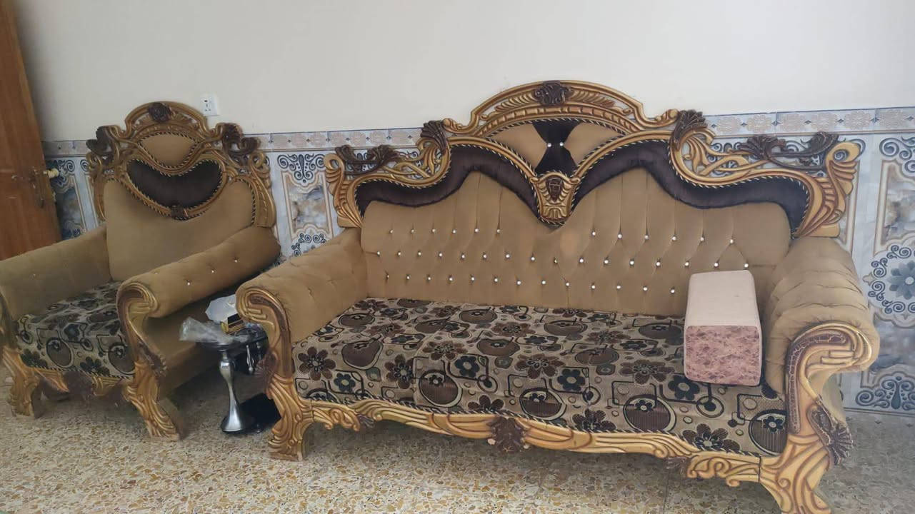 السلام عليكم
تخم للبيع عشر مقاعد مع طبلات سعره 400 الف وبي مجال قليل الي يشتري، عنوان بغداد، شاطئ التاجي 
رقم ***********
