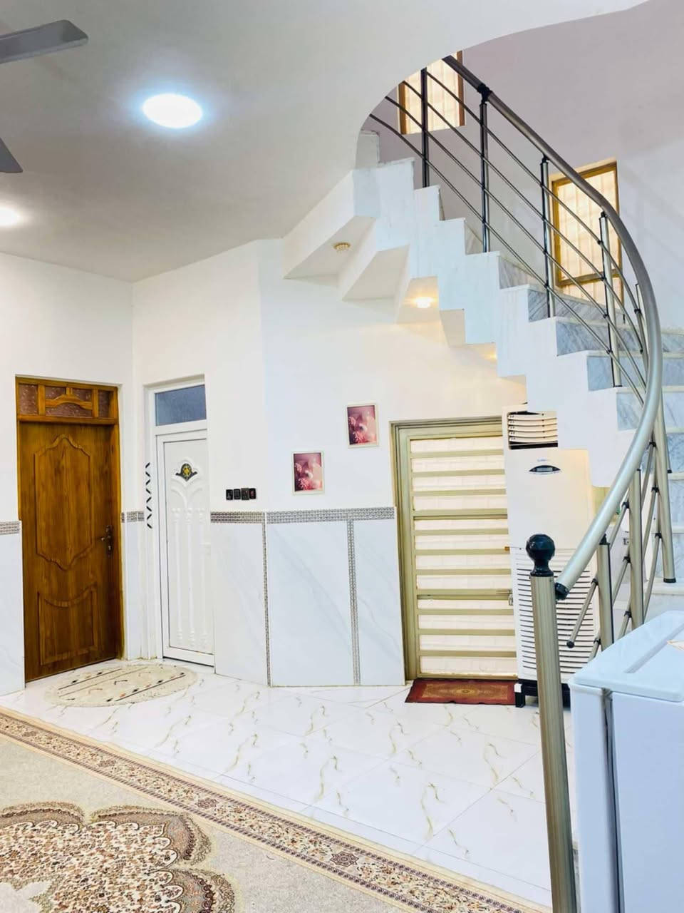 بيت للبيع مساحة 140 متر، العنوان مغربة شارع فرن تاج الدين بصف الركن ع شارع 20، طابق ونصف
يتكون الطابق الأول من غرفة نوم +صالة +أستقبال +مطبخ +مناور عدد 2 +مجموعة صحية +كراج سيارة
أما الطابق الثاني يتكون من غرفة نوم +صالة
واجهة7، نزال 20
كونكريت، بناء سنة 2025 حديث
السعر خاص أو الأتصال ع الرقم
***********
