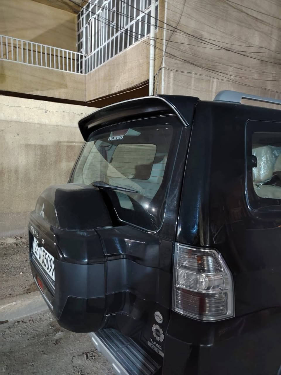 باجيرو٢٠١٦ خليجي مكفوله  
وكرت سونار مرفق ويه صور مواصفات عاديه    لون اسود ملكي حجم المحرك 3500 رقم  اربيل دولي جديده السياره جديده مال جناي  تبريد ثلاث قطع حساسات خلفيه  تخم تاير جديد كير مكينه حداديه خير من الله واذا اكو باجيرو مويل أعلى اراوس   السيار ه. اسمي  رقم تلفون ***********. السياره بفداد
