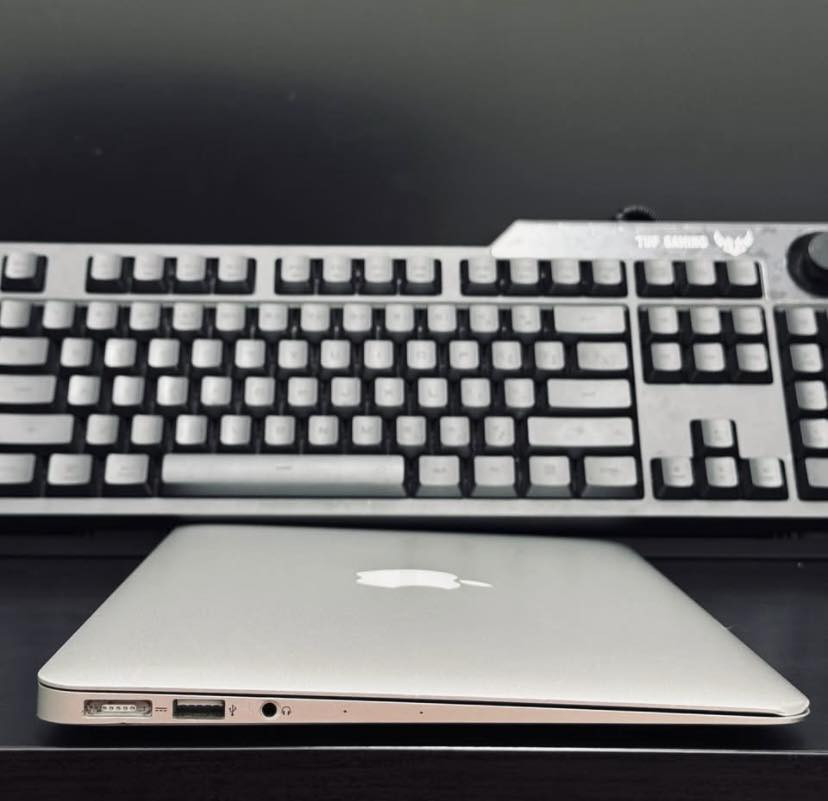 ماك بوك Air 2015 سلم هارد 256 core i5 نضيف كلش كيبور ضوئي مع تفاحه كله شغاله مابيه اي خلل تدعم مجموعة الاوفس كامله بطاريته ممتازه بالشحن مع ملحقاته رايده 125 نهايته مكاني تكريت ***********
