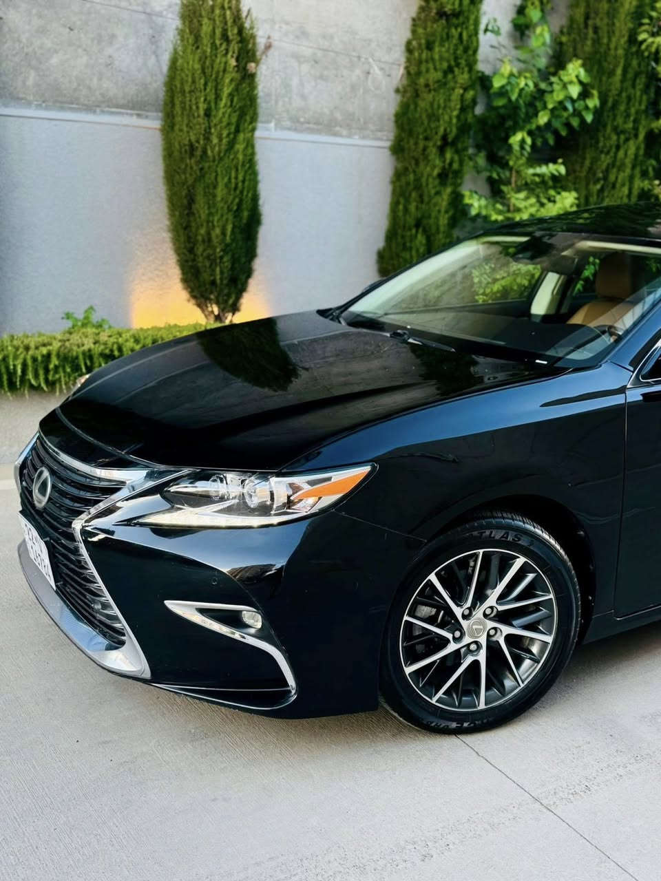 ﷽
LEXUS ES 350 2017
◽️ليگزز ES 350 موديل 2017 فول مواصفات
🔹لون اسود 
        ~~~~~~~~~~~~~~~~~~~~~~~~~~~~~~~~~
مكان🌇: سليماني               سعر💵: 194$ 🔐
 ◽️موبايل / *********** ::: ***********📲
        ~~~~~~~~~~~~~~~~~~~~~~~~~~~~~~~~~
◽️محرك V6 3.5L سته سلندر
🔹گير و محرك بشرط مامفتوح
بدون صوت بدون صرف و خلل بشرط فحص
🔹ماشيه 65 الف حقيقي

▫️بيها {{ باب سايق و  و نص بنيد صبوغ }} 
🔹سيارة جديد حيل حيلوة نضيفة

◽️مواصفات
{{ بصمة - فتحة - داخل مشمشي و قهواي  - رادار أمامي و جانبي   - كشنات جلد - كشن تتفيىة و تبريد - كشن و ستيرن كهربا - كشن خزن - ستيرن تتفيئة - شاشة - ماوص - تبريد مركزي - نيزامي أيكو - نيزامي سبورت - لايت ليدو زينون - مراي شفت - ڤوليوم - بلاجكتور - بعد هواي مواصفات }}

◽️اربع تاير و ويل بيلادي جديد بدون مصروف
🔹نظافه ١٠٠٪؜ كامل سيرفس بدون نقص و بدون مصرف
🔹بسميً السنويه بشرط تحويل و خرامه
🔹سنوي و رقم و هزة كلها جديد
سياره مابيها دينار مصرف كامل من كل نواحي

نفسي يوم /تحويل و كاله حاظر
مكان / داخل سليمانيه🌆
        ~~~~~~~~~~~~~~~~~~~~~~~~~~~~~~~~~
