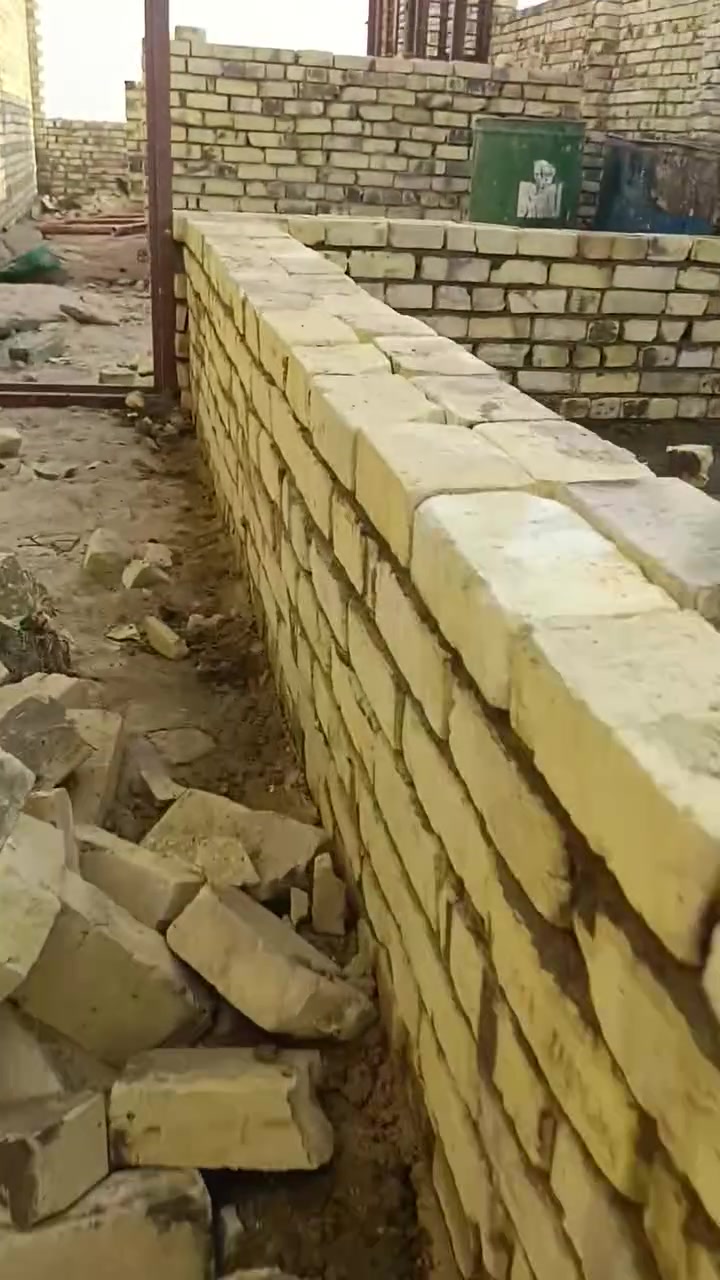 السلام عليكم اخوان بيت للبيع هيكل طابو صرف مساحه 100متر  الموقع حي الامير شارع 30حولي ثاني سعره ب26بي مجال استفسار على رقم ***********
