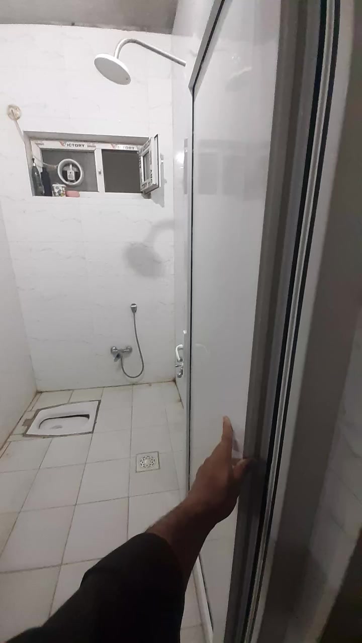 دار طابقين للبيع المساحة ١٠٠ الواجه ٥ النزال ٢٠ في حي الفارس قرب محطة الفارس  السعر ١٥٠ مليون.
***********
