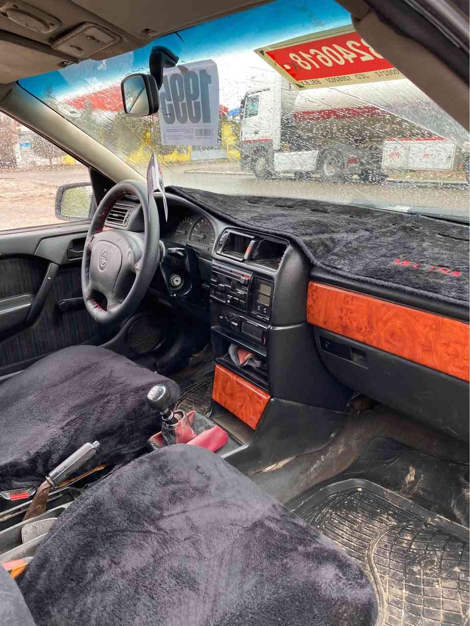 ئۆپل ڤیکترا مۆدیل ١٩٩٥ مەکینە ٢٠ گیر حادی گیر مەکینە بەشەرت تەکسی بوە کرایتەوە خسوسی دەبل ئیرباگ  سەیارەکە تا بلی خاوینە تەقەو رقە بەشەرت تازی پیشیم گۆریوە بی لیدران براوەی تیدا نیە بەشەرت سحری ٣٧ مەجال سەنەوی تا ٢٠٢٨ تەزەیە شوهن هەولیر ژم*********** أربيل, العراق
