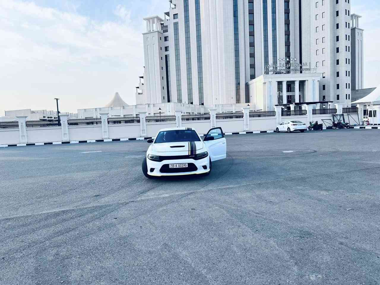 السلام عليكم
دوج جارجر للبيع 

 الموديل : 2019      ✅

الفئه :GT                  ✅

اللون :ابيض.            ✅

عداد المسافه:160 ✅

وارد : امريكي.           ✅

حادثه جاملغ خلفي

البجم كبس حساسات خلفيه كامره شاشه كبيره

سياره عليه سستم داخلي واضافات

فول مواصافات ماعده التنته

سياره كلش جديده ونظيفه 

مكان السياره :الانبار الرمادي 

سعره ١٨٥٠٠ وبيه مجال


**إذا كنت صاحب هذا الإعلان وتريد حذفه لأي سبب، رجاءا أرسل رسالة إلى الدعم الفني**