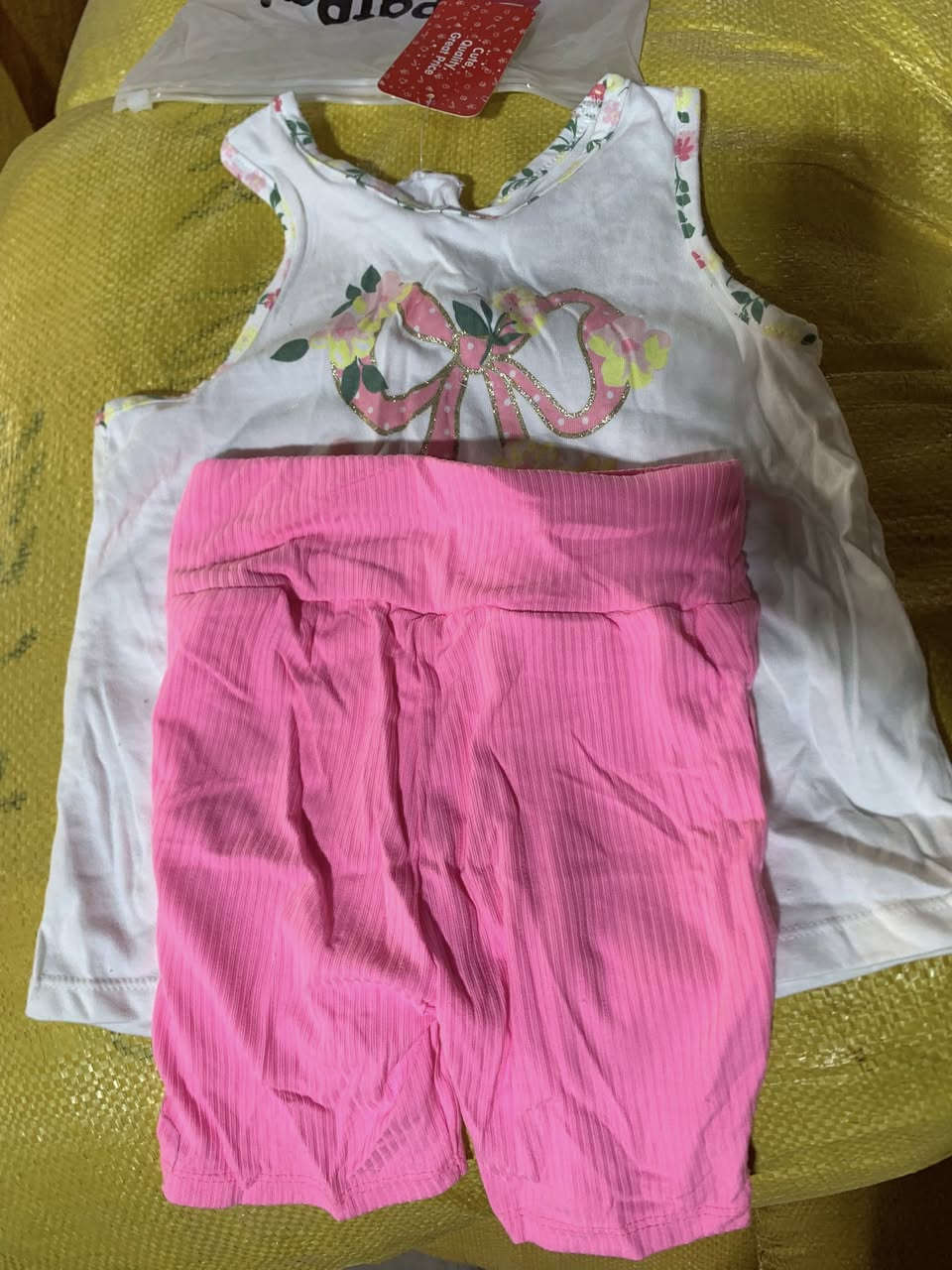 ملابس بات بات اطفال صيفي
العمر من 1 سنة الى 5 سنوات الشليف 100 قطعة كل قطعة لبسة كاملة سعر الشايف 200 الف 
***********
