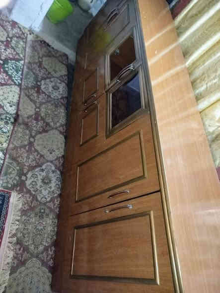 متاح بوفيه خشب كلش زين احطاطه نضيف 3متر للبيع السعر 🔥130الف🔥 بي مجال للشراي مكاني كركوك حي النصر *********** او مراسله واتساب
