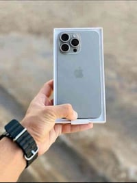 آيفون 15برو ماكس للبيع ذاكره 256 بطاريه 89دبل خط بعده جديد كارتون وياه...