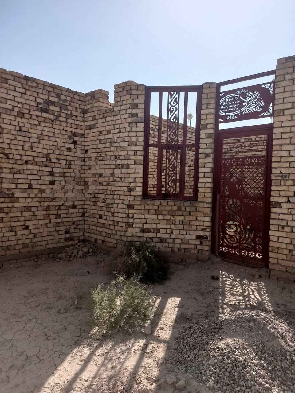 السلام عليكم هيكل زراعي مامسكوف للبيع مساحه 220على طريق ابو الماش حي الحسين
السعر 35وبي مجال 
***********
