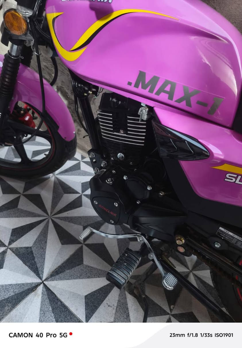 دراجه سونك مديل 25 صار شهر من طالعه من وكيل السعر 875 وليه مجال قليل محرك200 الرقم  ***********
