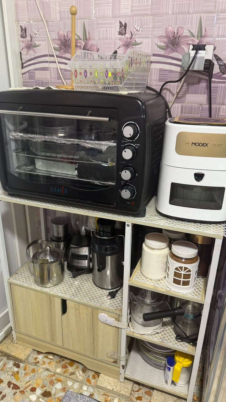 كاونتر المنيوم الأولي القوي  للبيع عرض الكاونتر متر ونص  والسنك متر
وميز اوفن
كلهن ب ٣٥٠
***********
