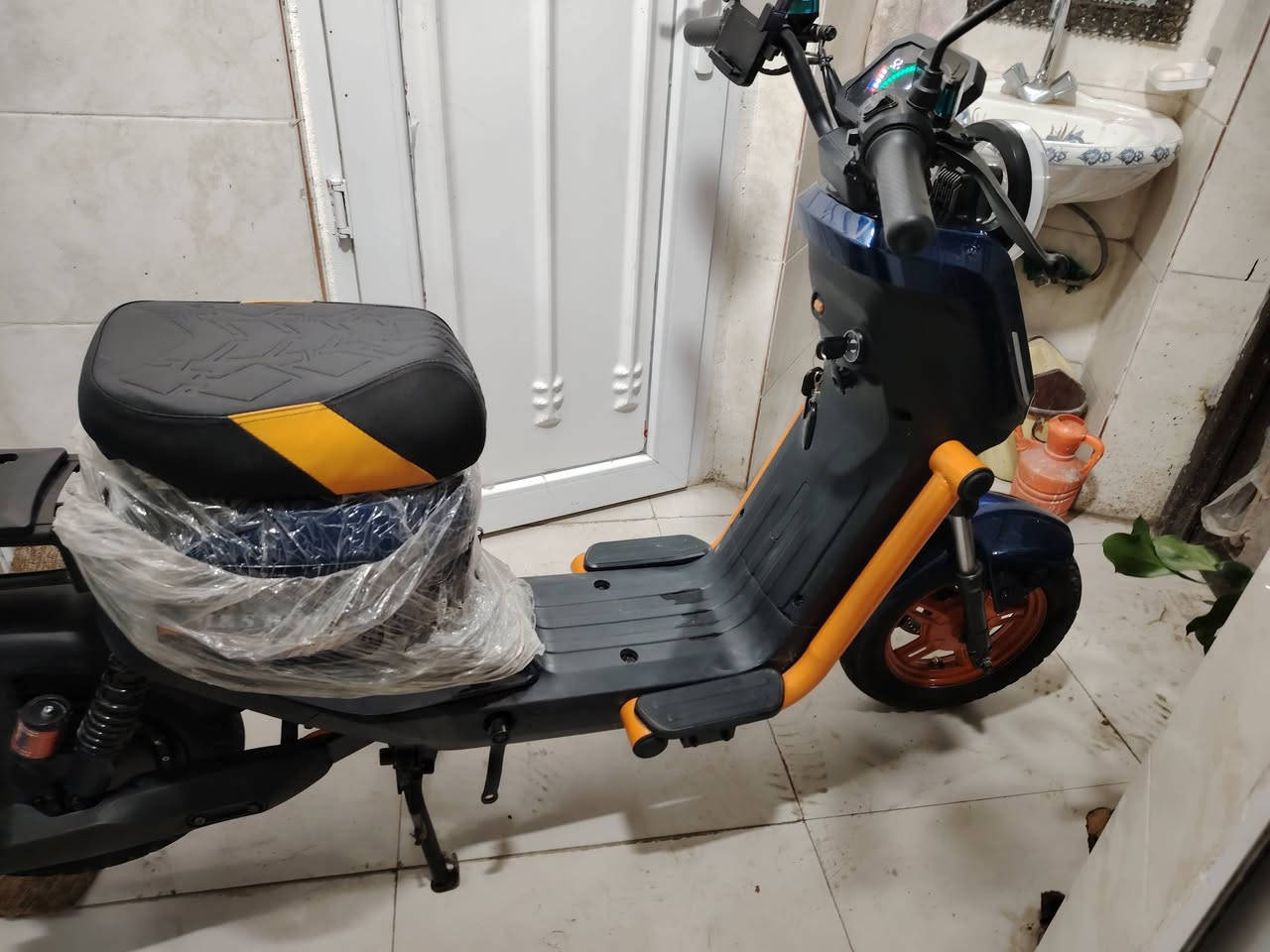 للبيع ماطور شحن 918ملف 1000 W
ثلاث سرعات 123
باتريات 100 امبير عدد اربعه
بريكات دسك
دبلات دهن
دبل سويج وبصمه وكارت تشغيل
لايت عالي وناصي
سكن دائري يعلك الوان
السعر 500الف وبي مجال
اسيا ***********
مكان موصل جانب الايسر
