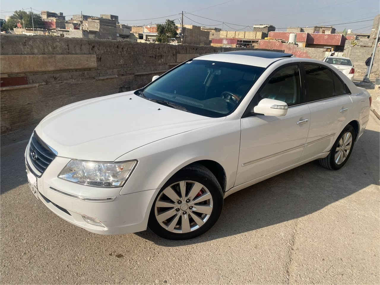 سووناتة موديل 2009 بيضه بعدها بريحة الشركة جديدة طك كارتون 
فول مواصفات للاخير 
الون ابيض صدفي 
فتحة سقف 
بصمه تشغيل 
برده خلفيه 
كشنات  جلد +كهرباء +تدفئه 
اشاير مري + شفط 
حساس امامي + خلفي 
شاشه چبيره +بلوتوث 
تحكم ستيرن 
تغليف دشبول +بطاين الابواب كنتاره من الشركة
تدفئه +تبريد ثلج 
حداديه طوبه 
حاهزه من كلشي 
بدون رقم 
السعر ٥٥ 
مكاني بغداد 
***********
