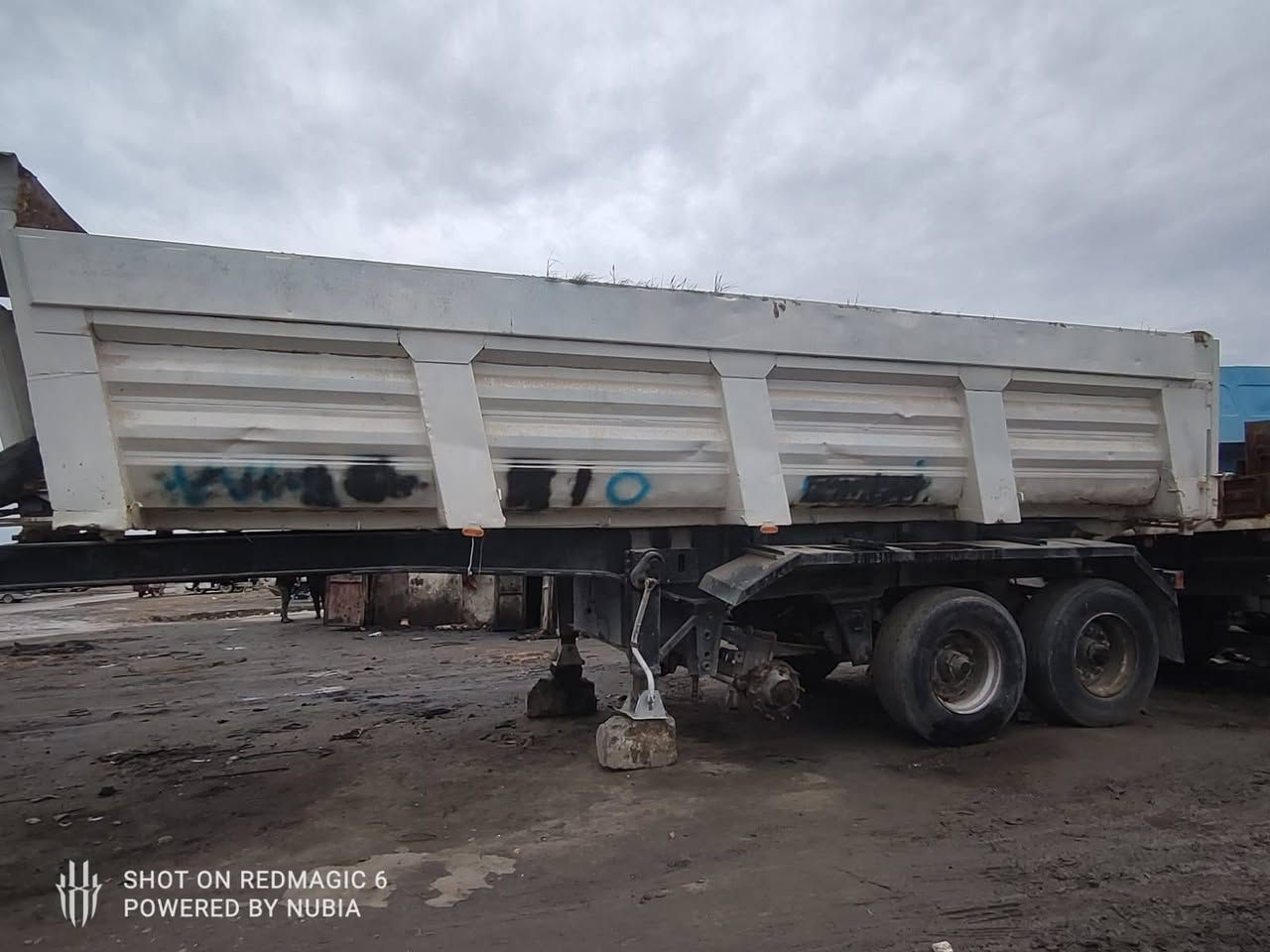 عربانه نساف للبيع 3محاور تك تاير السعر 65و بيه مجال مكان بابل ***********
