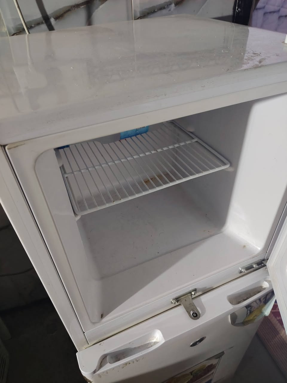 ثلاجه صغيره استخدام قليل جدآ للبيع للاستفسار الاتصال ع رقم *********** واتساب
