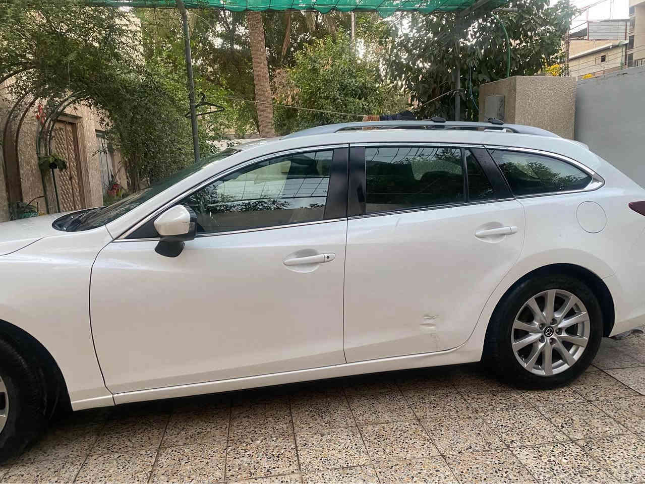 سلام عليكم 
للبيع او المراوس بموديل اقل
مازدا زوم 6 موديل 2015 رقم اربيل باسمي خليجي محرك 2000 ستيشن لون ابيض بيه صبغ باب اليمين اثر شخط والصورة قبل الصبغ موجودة وبيه تعديل بارد باب خلف السائق تحكم ستيرن جهتين وشاشة وبصمة مسويله ادامة كاملة منظومة البانزين وتحديث العقول سنوية حديثة 
السيارة بدون اي نقص محرك كير تبريد كله مكفول 
السعر 128
موقع السيارة بغداد الغزالية
للتواصل ***********
مهندس مصطفى بغداد, العراق
