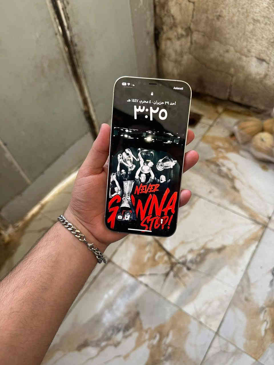 سلام عليكم 
12برو ماكس
256بطاريه80
ألون الأبيض 
الجهاز لامفتوح ولا مصلح  
مادخل صيانه ابد كله شغال 
كامرات✅اتصال✅سيمكرت ✅فيس إيدي✅كله شغال مابي خلل جهاز كامل مكمل وين متريد افحص يرهم مراوس ويرهم بيع السعر460وبي مجال مكاني بغداد مدينه الصدر رقمي واتساب ***********
