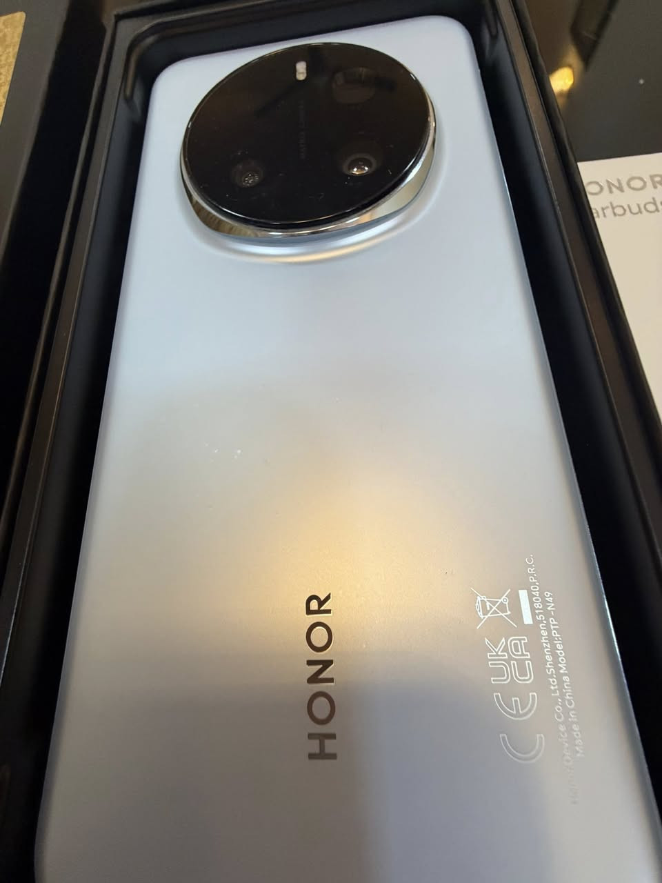 هونر ماجك 7 برو
ذاكرة 512

النظافه ميه بالميه .

شاحن اصلي 100 واط الاصلية مال جهاز

سماعات ايربود تجي وي جهاز مامستعملات 

السعر 950 

السعر يشمل السماعات
***********
