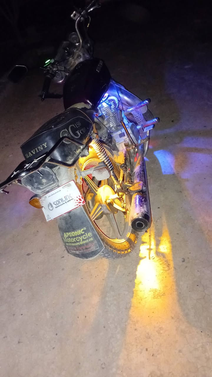 سلام وعليكم ماطور سيفان للبيع موديل 18 شلعه ومعدل ونعومه محرك خير من الله سعر 330 وبيه مجال رقم 
*********** ما متواجد على لفيس  مكاني ديالى شهربان
