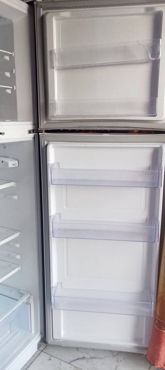 ثلاجة اخت الجديده 26قدم سعر 225 مدينة الصدر اكو توصيل ***********
