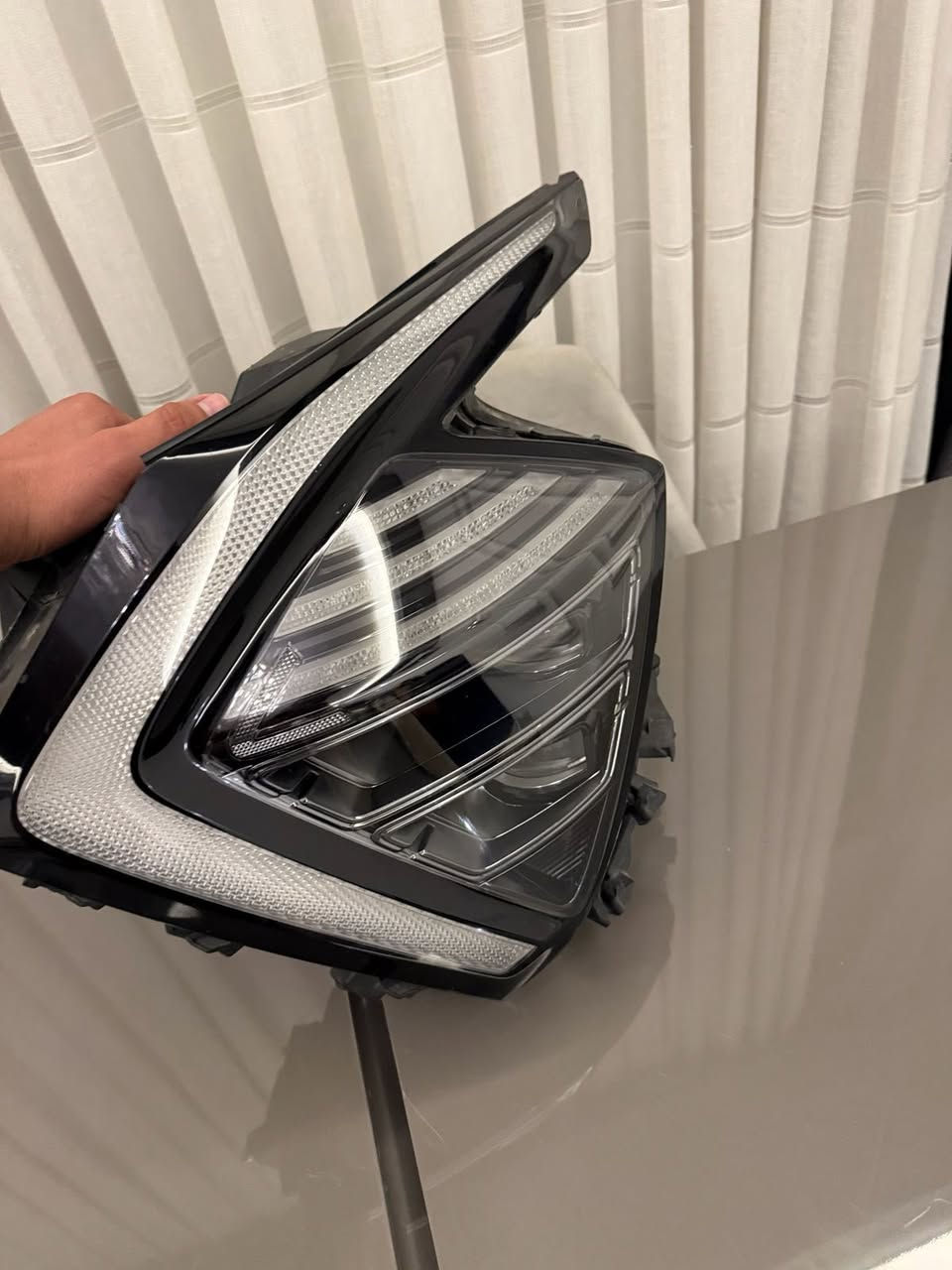 لايت سبورتج 2024 لد  احمر جهة السايق ***********
