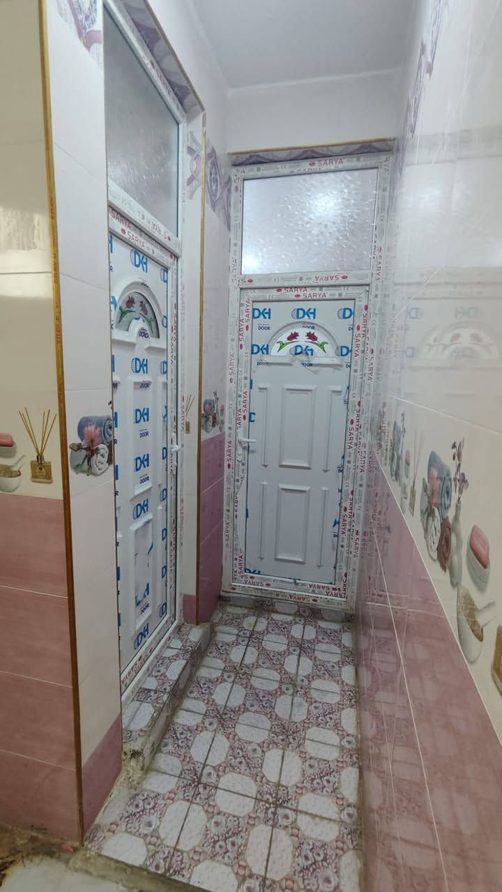 بيت للبيع في قرية شتال بناء حديث قرب جسر خرنابات المساحة 300 متر ثلاث غرف نوم وصاله ومطبخ واستقبال صحيات داخل وخارج السعر 85 وبي مجال حك الجيه للاستفسار//***********//***********
