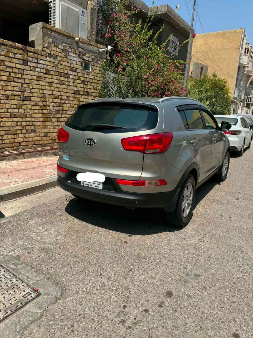 السلام عليكم كيا سبورتج موديل ٢٠١٦خليجيه بيها رشات الخليج يعني من الخليج جايه بيها رشات صبغ فقط السياره مكفوله من الحادث والضربه والتبديل مكينه ٢٠٠٠ دوش مكينه كير صدر كفاله رقم واسط باسمي تحويل مباشر السياره حساس خلفي تحكم استيرن السياره بالكوت مركز المدينه السعر المطلوب ١٣٥$ ***********
