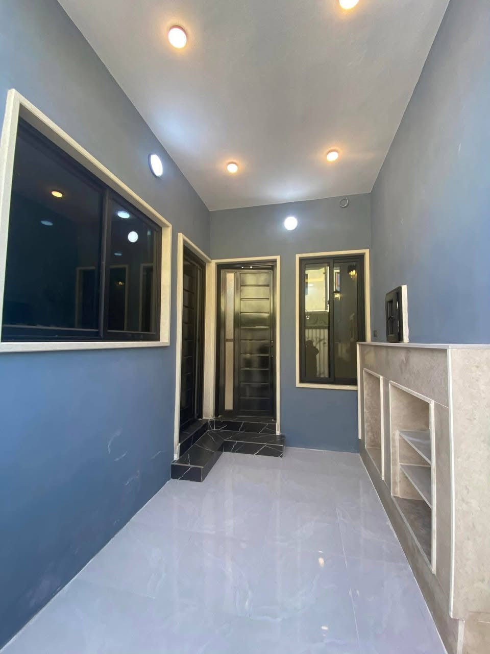 للبيع🚨
دار سكني سند طابو ملك صرف
المساحة   100  Ⓜ️  واجهة 5  Ⓜ️ زيرو 0️⃣0️⃣
📍الموقع:حي السماح الاولى
يتكون طابقين 
ط١ مطبخ استقبال هول غرفة نوم صحيات
ط٢ غرفتين نوم هول صحيات
——————————————————————
📌عمار الهزاع للعقارات والبناء
📍موصل /حي السماح/ قرب جامع طه
🙋 للاستفسار زيارتنا أو الاتصال
☎️ على الارقام التالية :
***********
***********
