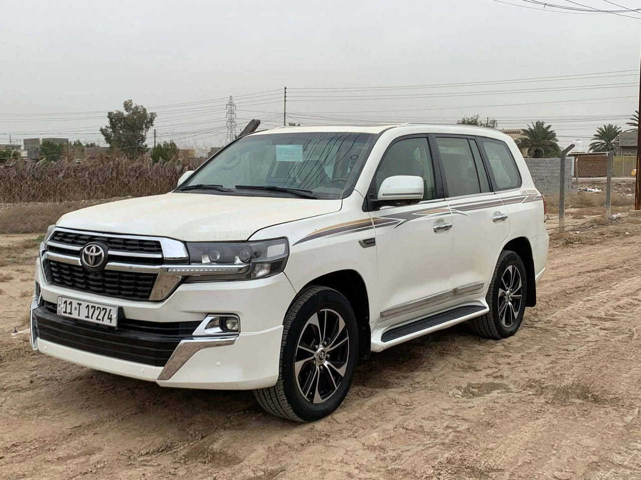 السلام عليكم للبيع لاند كروز مديل 2012محدثة 2021داخل وخارج بل كامل تحديث اصلي ابو الضمان السيارة بريم فول للخير GXR فتحة وكشنات كهرباء كامرات امامي وخلفي وحتة بل قمارة كامرة مري لكزس ابو الد وبيهن كامرات رقم بغداد السيارة مصبوغة حزام اثر تجية بصيطة بارد بل قمارة انكليزي بسمي شخصيا تخم تاير وصدر بسلفون سيارة ترايها 21والله كل نقص ما بيها بصمة 21 مكينة عشركة برغي ما مفتوح بيها شرط تبريد ثلج وتدفئة وسيارة بريم اصل مكانها بغداد وسعر مناسب بنسبة لخواتها وسعر 273اتصل وتدلل سنوية وهزة جديدة تحويل ما يكلف ***********
