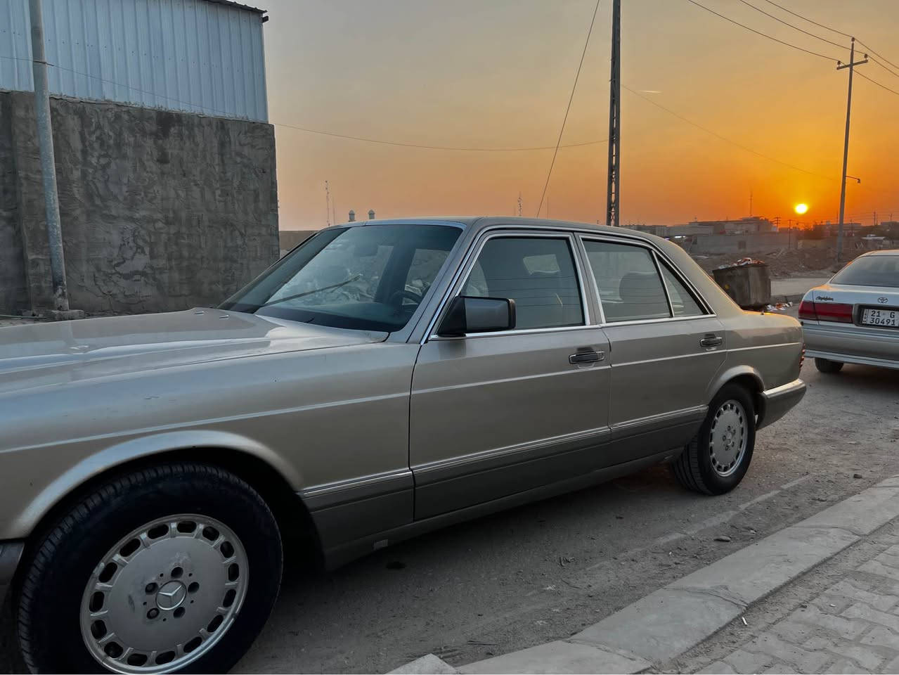 مارسدس جامبو رئاسي بيع او مراوس السعر 65 
السيارة كلها بلاد حتى صبغها بلاد بس شوية بيها جارده القمارة والبنيد مكفولة من الضربة مكينة كير حدادة تايرات منظومة بانزين وعنكبوت كلها جديدة كهربائيات كلها بلاد مابيها لا جطل وتلزيك مكان السيارة البصره 
***********
*********** البصرة, العراق
