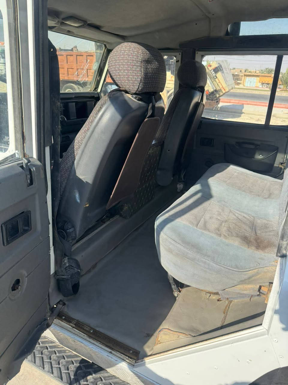 السلام عليكم
للبيع لاندروفر.
موديل:85 محدث 2002
السياره جاهزه صدر جيد، محرك جيد، كير جيد، اكسلات جيد،
مكان السياره: الانبار_ هيت
رقم بغداد تحويل ثاني يوم
السعر: 90 بيها مجال
رقم الهاتف : ***********
