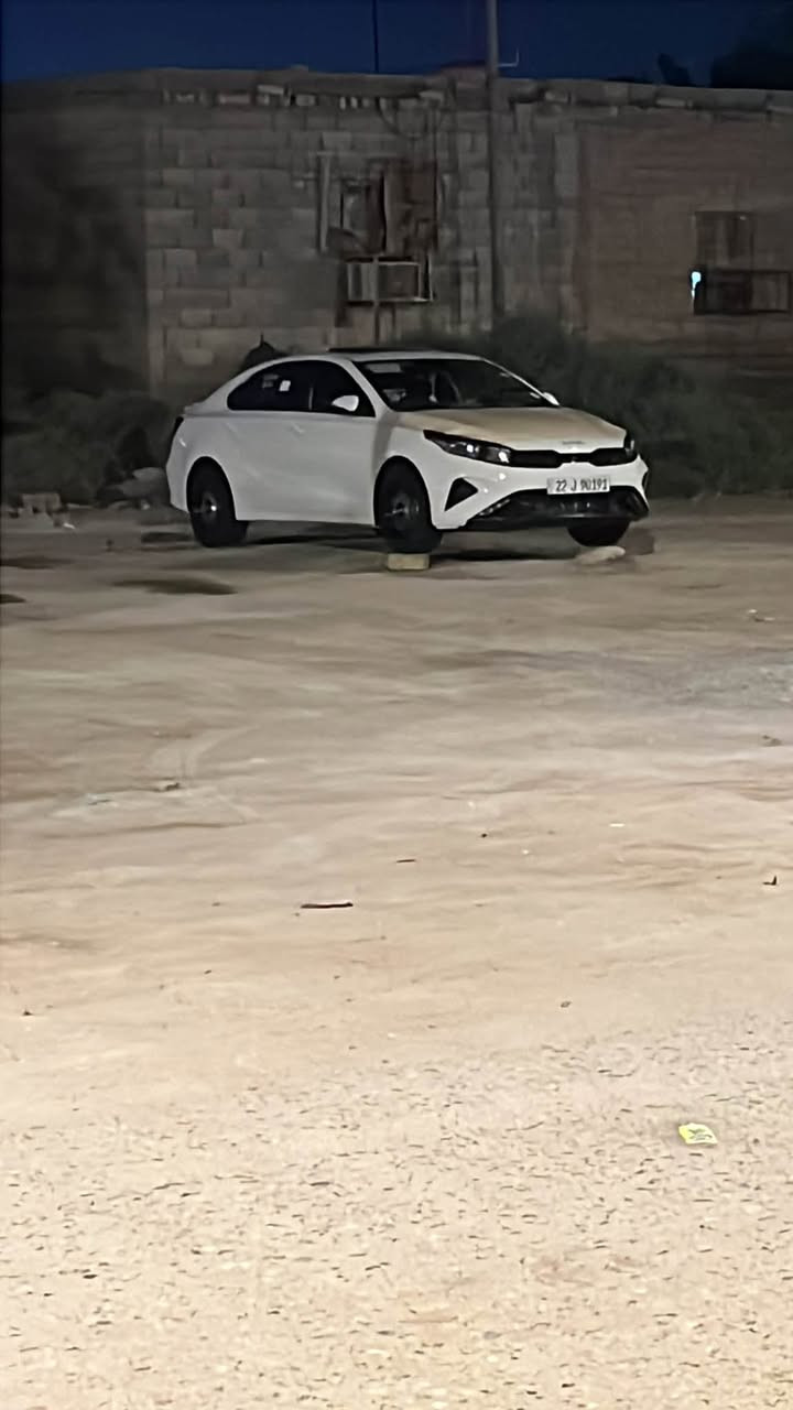 السلام عليكم للبيع سيراتو خليجي كفاله عامه
مكينه الفين دوش سياره فول مواصفات 

مكاني بصره ابوصخير قرب جامعت الكرمه 

السعر 195 او بيهه مجال

ويل كب مالهه البلادي موجود هوه او تايراته 

رقم الهاتف ***********

ماشيه 70 الف
