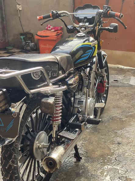 مابعد اسلام دراجه سيفان سولنك 25(مكينه مكفوله)اوراق كامله دراجه خير من الله شلعه ومعدل بس الشاشه محتركه 750وبيهه مجال بسيط كلش جماعت ال650لا طبلي خاص ولا تخابر مكاني بغداد***********
