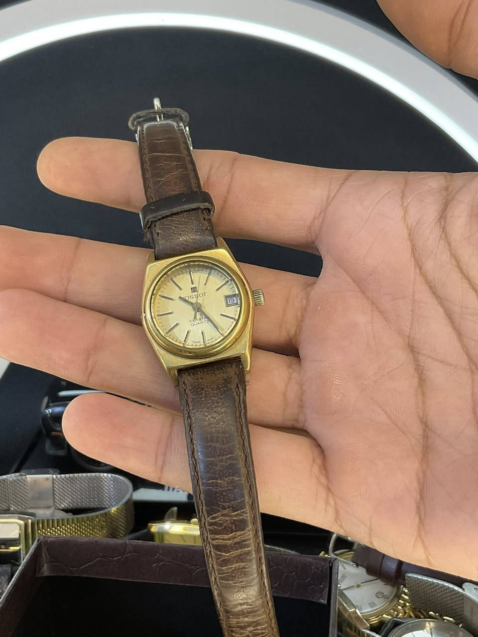 تيسوت نسائي قطر 25 طلاء ذهب 10 مايكرو مختم السعر 75 الف قفل


**إذا كنت صاحب هذا الإعلان وتريد حذفه لأي سبب، رجاءا أرسل رسالة إلى الدعم الفني**