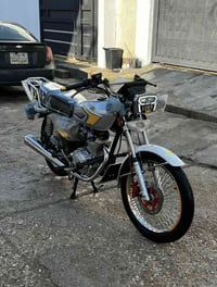 للبيع سونيك اول باب اي عيب مابي شرط من كل شي موديل 2024 كهربائيات شغال...